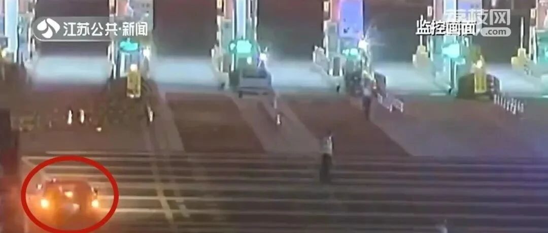 惊魂！时速100小车高速上刹车油门全失灵！女司机拉手刹减速，交警遥控指挥…