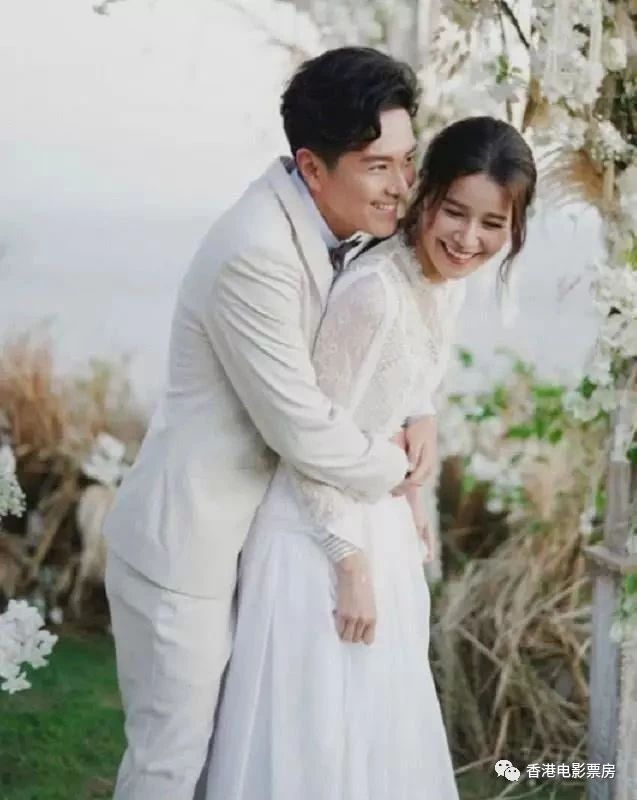 萧正楠与黄翠如低调结婚1年,终于公开晒出婚礼照,幸福相拥超甜