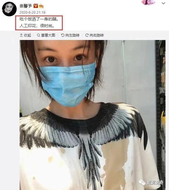 张馨予夫妇买海鲜被偶遇,何捷穿老婆衣服,她穿男士衬衫好娇小