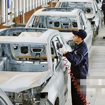 现在订车，只能拿到1年前的库存车？这家德国车企怎么了？