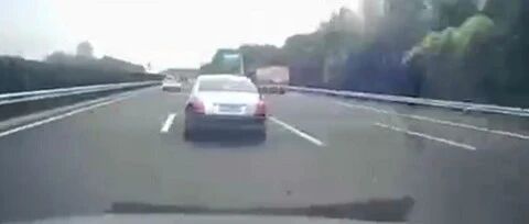 我开劳斯莱斯，你肯定是要让的！