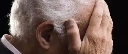 如果能早些发现，患上阿尔茨海默病的父亲或许就不会这样了……