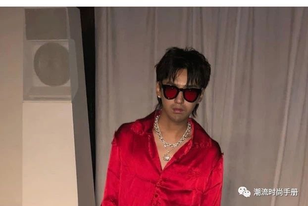 吴亦凡杂志造型帅出新高度,却被一件红衬衫“打回原形”!