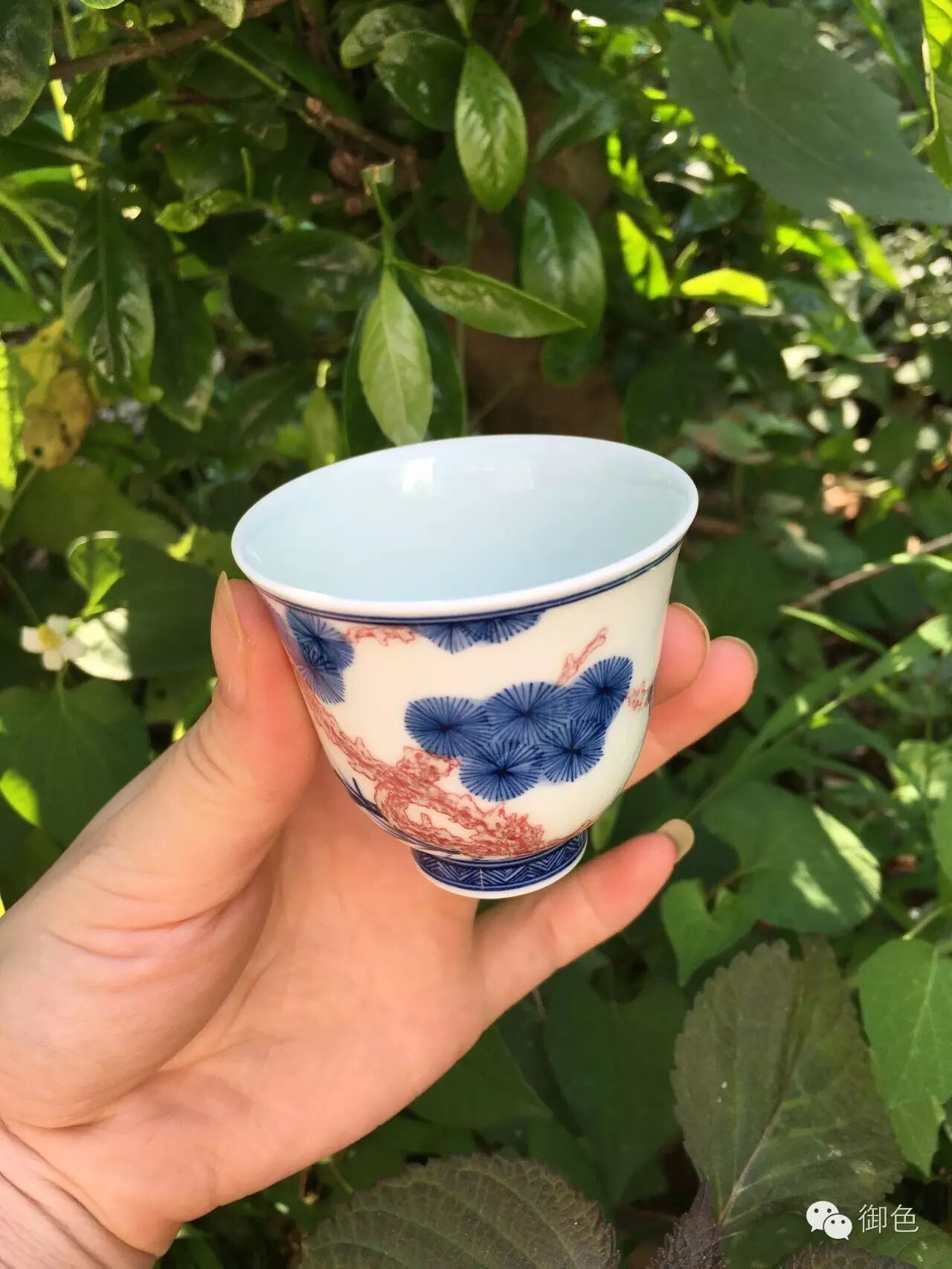 景德镇御色作品第一款：青花釉里红手绘松花神杯