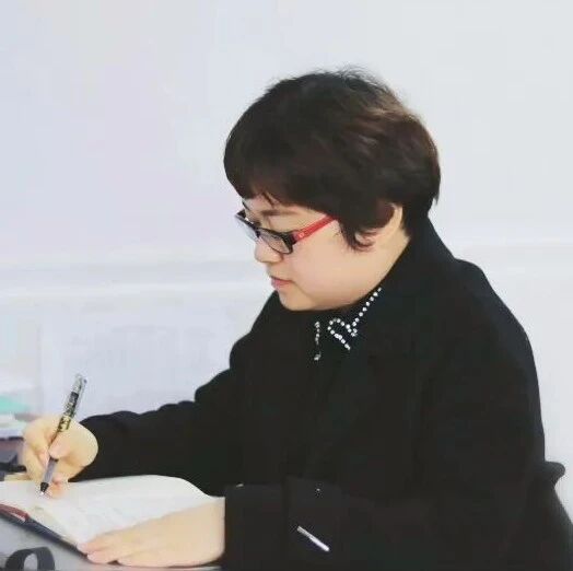 【湿地课堂】荒诞之下的合理 ——《皇帝的新装》文本解读