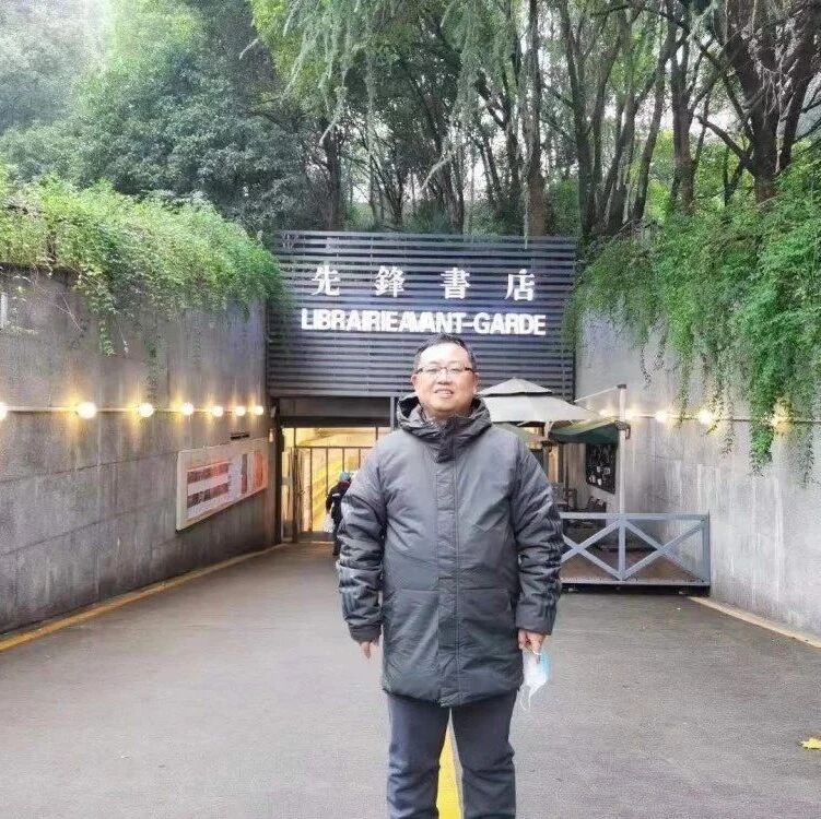 【谖草专栏】张斌：春色霞光映甘泉——我眼中的春霞老师