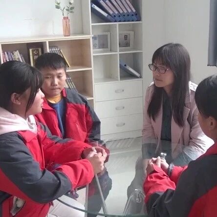 第2539季【海波专栏】万爱玲：读写结合，朝向“精神”的彼岸