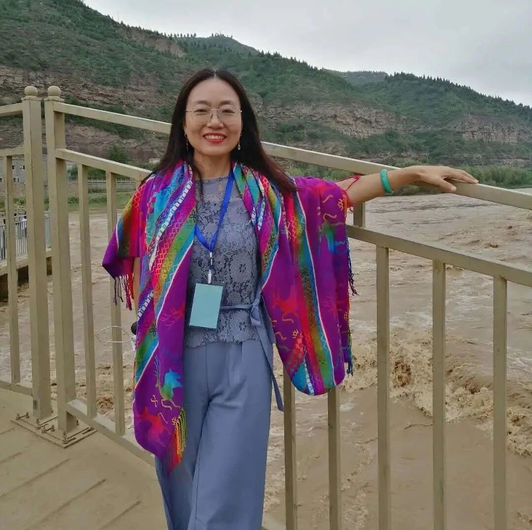 【湿地课评】李亚平：司花荷掬水，司琴指抚弦    ——评司艳平老师《活出田园的意义——陶渊明群诗阅读教学》