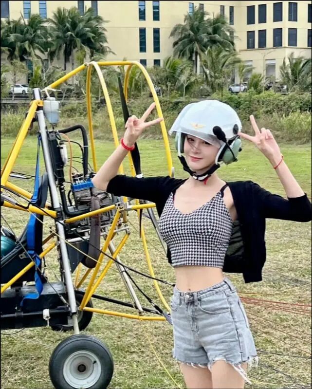 被曝与张颖颖三亚过年后，汪小菲急了，怒删妈宝男评论并拉黑对方