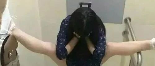 姑娘上厕所的难度有点大啊