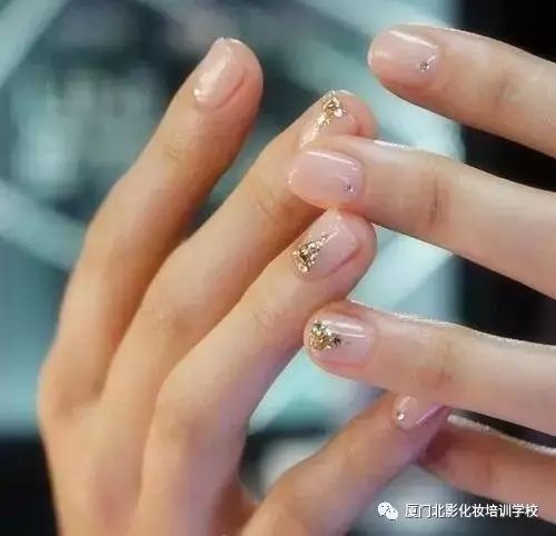 廈門美甲培訓(xùn)學(xué)校，學(xué)到的不只是美甲