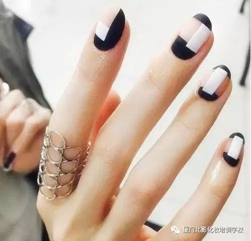 廈門美甲培訓(xùn)學(xué)校，學(xué)到的不只是美甲