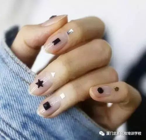 廈門美甲培訓(xùn)學(xué)校，學(xué)到的不只是美甲