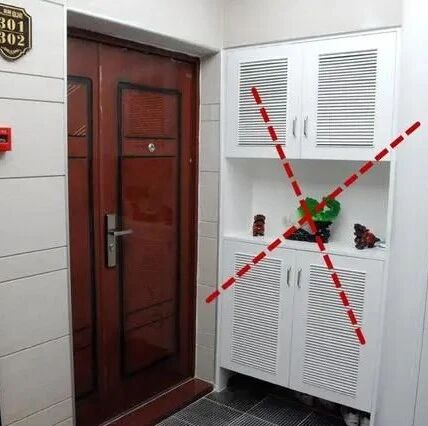 入户别傻傻的只做鞋柜，这样设计放个200双鞋没问题，很个性化