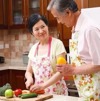 中老年做家务跟死亡率的关系，看完目瞪口呆！你别还不知道