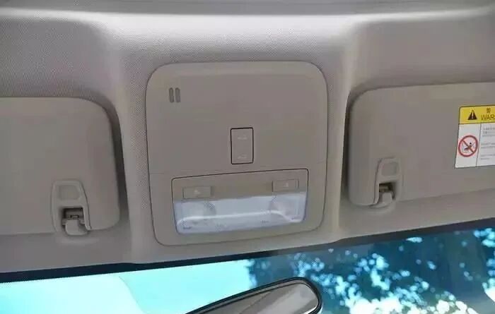 “天窗”有什么作用？很多车主开到报废都不知道，浪费了