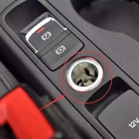 一半车主把点烟器空着不用？笨死！教你一新方法，动力十足特省油