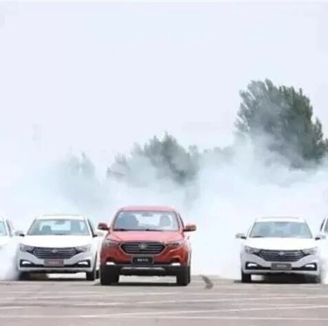 ​打死也不能有的4个开车习惯，费油伤车还危险，10个车主9个有