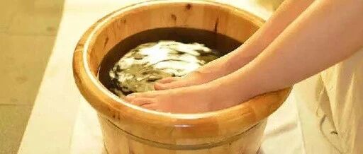 睡前泡脚加点它你以为只是祛寒？竟还有这样的功效！赶紧收藏