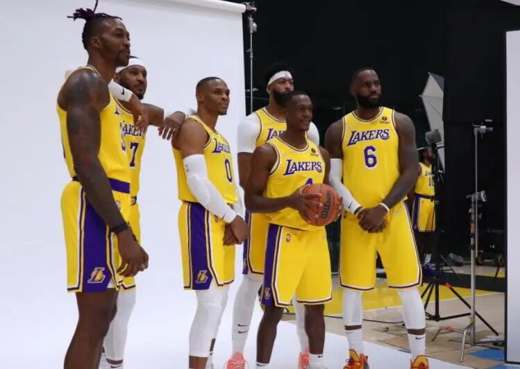 冰释前嫌！湖人两大新援放下恩怨，詹姆斯冲击第5冠获强力保障