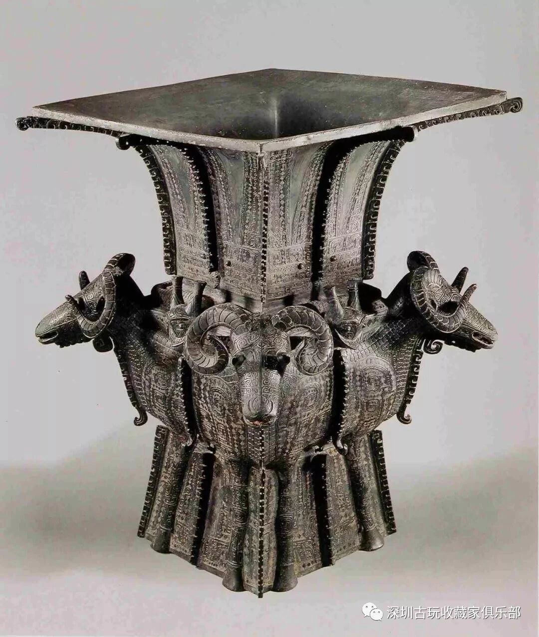 中国古董，青銅器の尊，古銅製，古代の紋，極細工，重778克。 太古の奇想と超絶技巧 中国青銅器入門 – B GRAPHIX