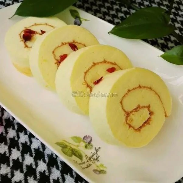 蛋糕卷在家就能轻松做，不加任何添加剂，4个鸡蛋就搞定香甜软糯