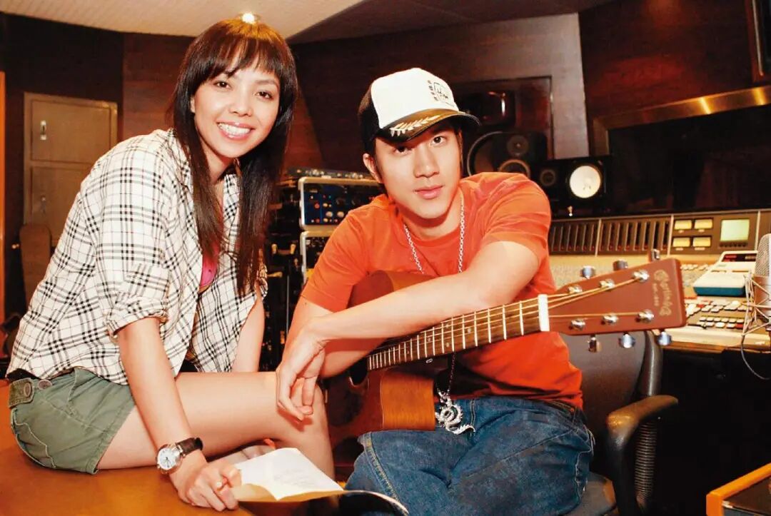 王力宏出轨风波牵连张惠妹!昔日绯闻细节被扒,经纪人愤怒回应