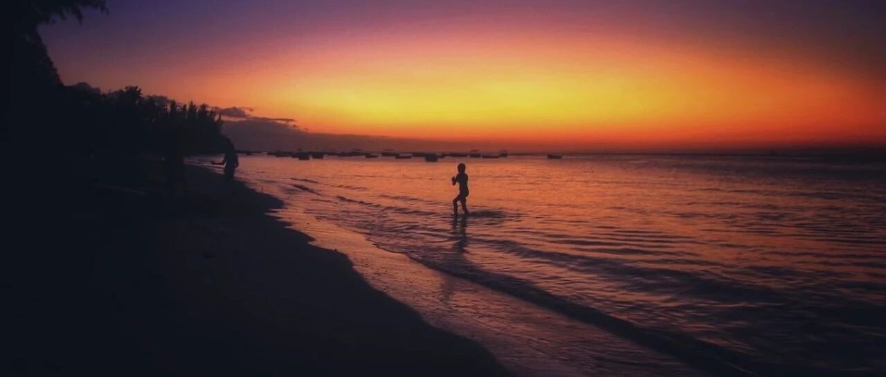 生活，让人明白；社会，让人改变