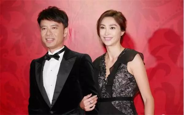 李克勤全家照,低调了26年,老婆原来这么美,两个儿子也很帅