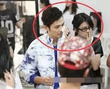 45岁钟汉良的妻子近照曝光,长成这般模样,难怪至今不愿公开她