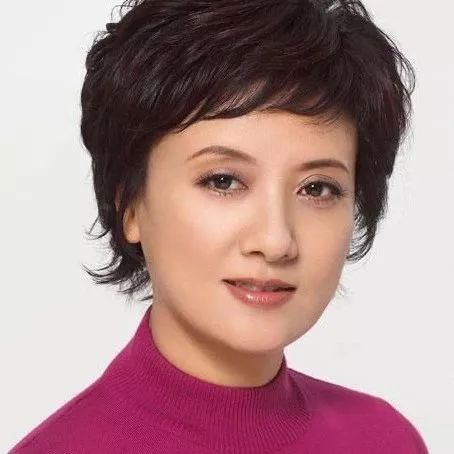 她二婚嫁给张国立,却因一张协议28年不准生育,61岁的她终于做了母亲