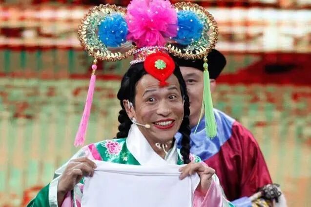 宋小宝一家素颜户外出游，模特妻子一身名牌显高贵，爱女乖巧懂事