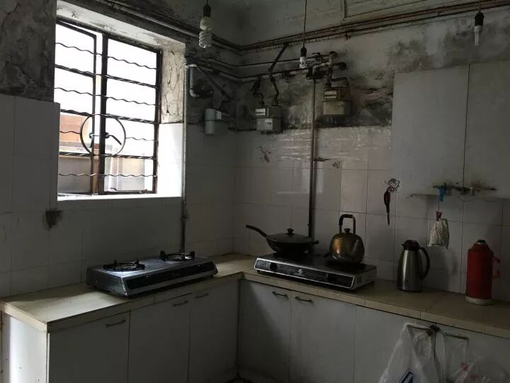 60平米老房改造，破旧出租房变身巴黎复古风