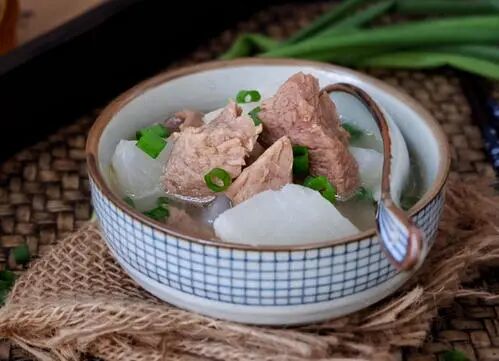 冬吃萝卜赛人参，这样搭配效果更佳！但颜色不同，作用各异，可别吃错了~