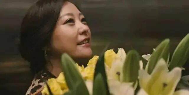 郝蕾：“被家暴20年，我在丈夫葬礼上笑出了声”！