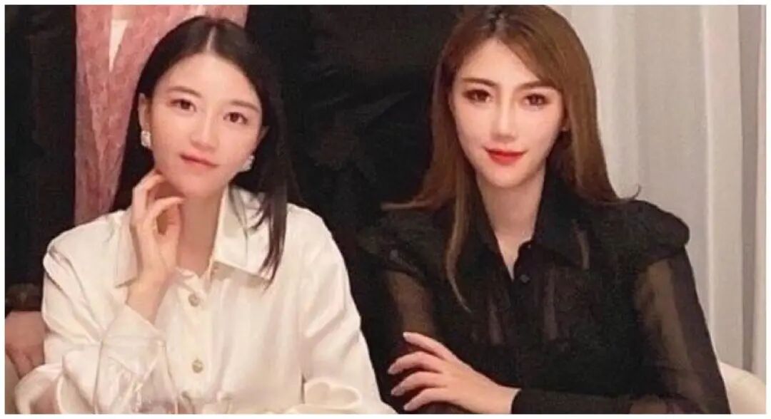 惨被嫌弃！AngelaBaby带着儿子小海绵参加上海富婆的聚会，落魄到只能站在角落里