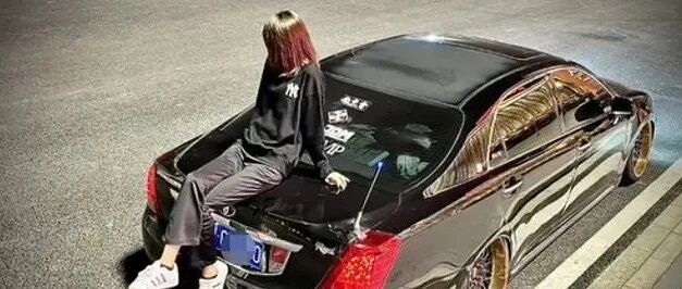 女子改装皇冠车参加比赛？交警回应来了