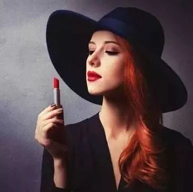 妻子怀孕,丈夫却在小区贴告示这样说…...网友:你家有皇位要继承!?