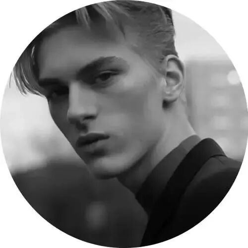 妻子怀孕,丈夫却在小区贴告示这样说…...网友:你家有皇位要继承!?