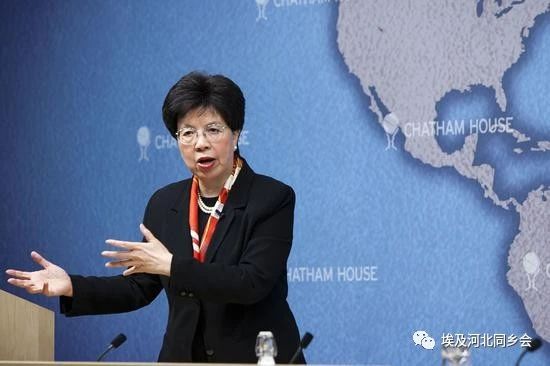  ▲2013年5月，时任WHO总干事陈冯富珍在世界卫生大会上呼吁世卫组织成员间共享病毒样本（图源：wikiquote）