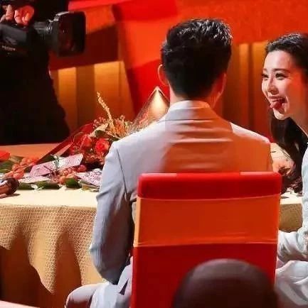范冰冰”挺孕肚现身红毯, 李晨矢口否认: 不是我的孩子, 我不知道 A+