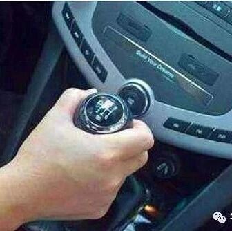 新手司机注意，手动挡停车时4大“禁忌”不能做，别怪没提醒你