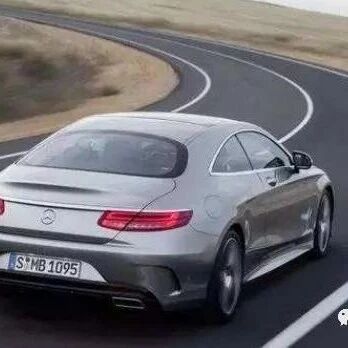 新手开车在拐弯的时候喜欢踩刹车？老司机：这样做很危险！