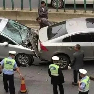 当无证驾驶和醉酒驾驶相撞，到底谁负主要责任？交警说出了答案！