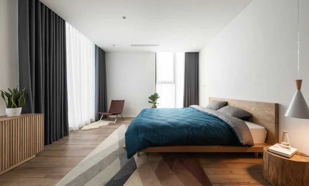 127㎡简约原木风，以简洁大方的空间设计，营造出一种充满轻松自然的居住氛围感