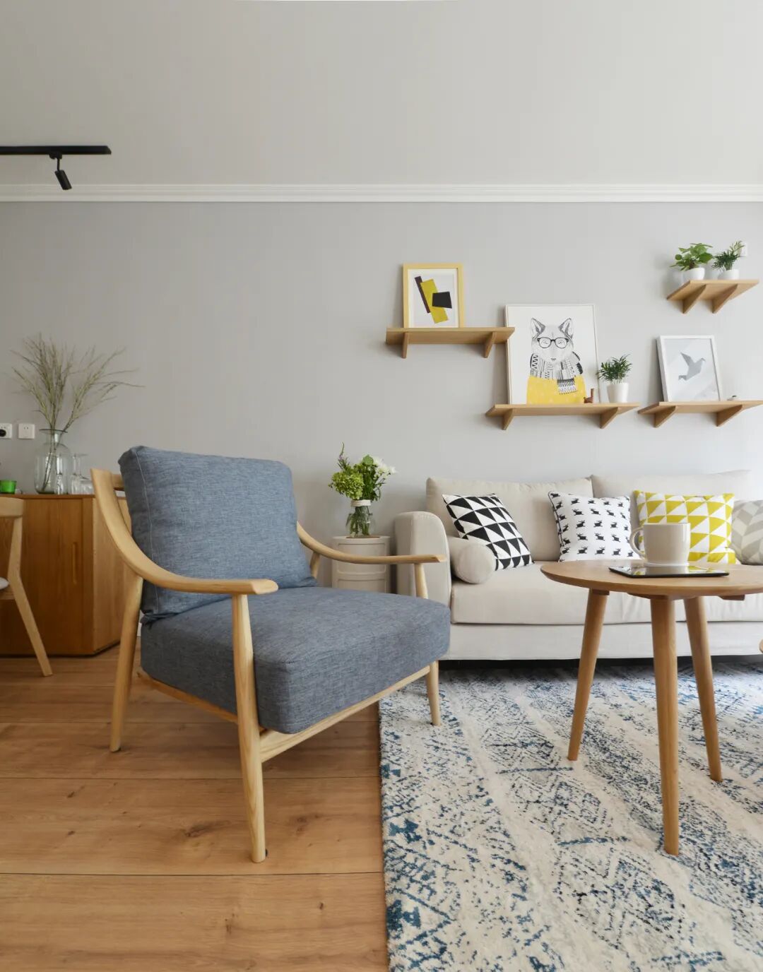 远离喧嚣的家！70㎡简约风，原木搭配鲜活的色彩，打造自然舒适的家