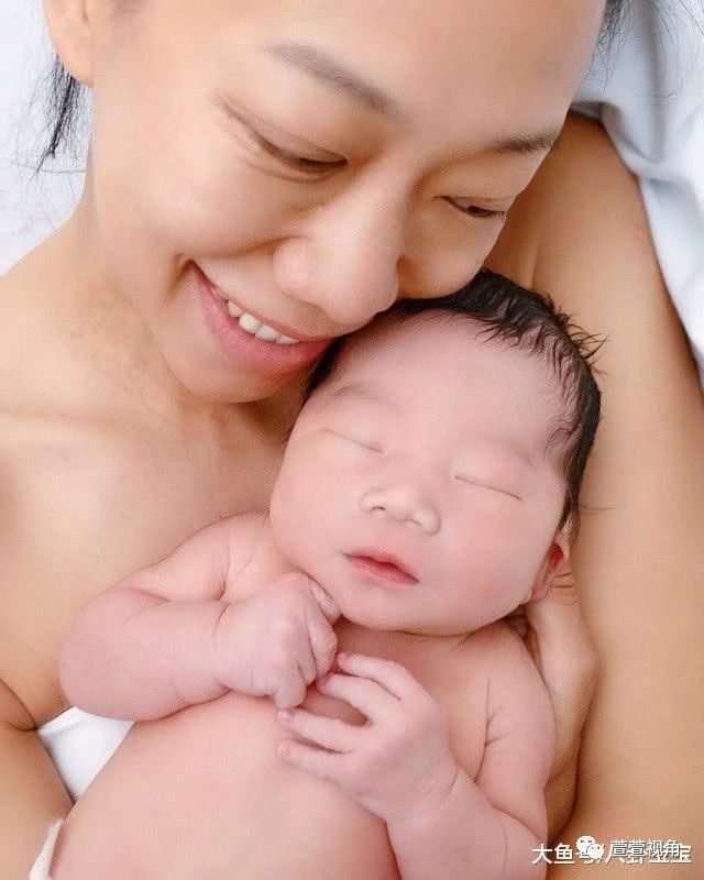 “孔慈”吴辰君六分钟自然产二胎儿子,40岁的她嫁入豪门很幸福