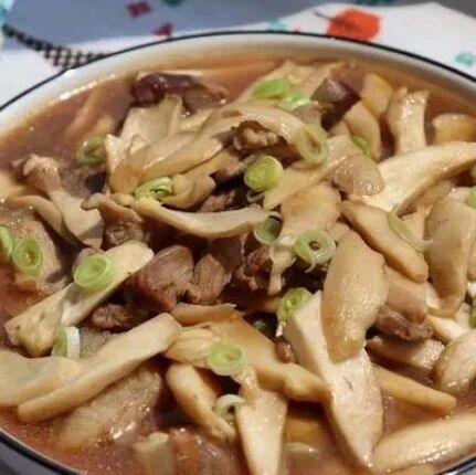 天冷了，碰到它多买几斤，是菜又是药，养胃又便宜，入冬后每天吃点身体好！