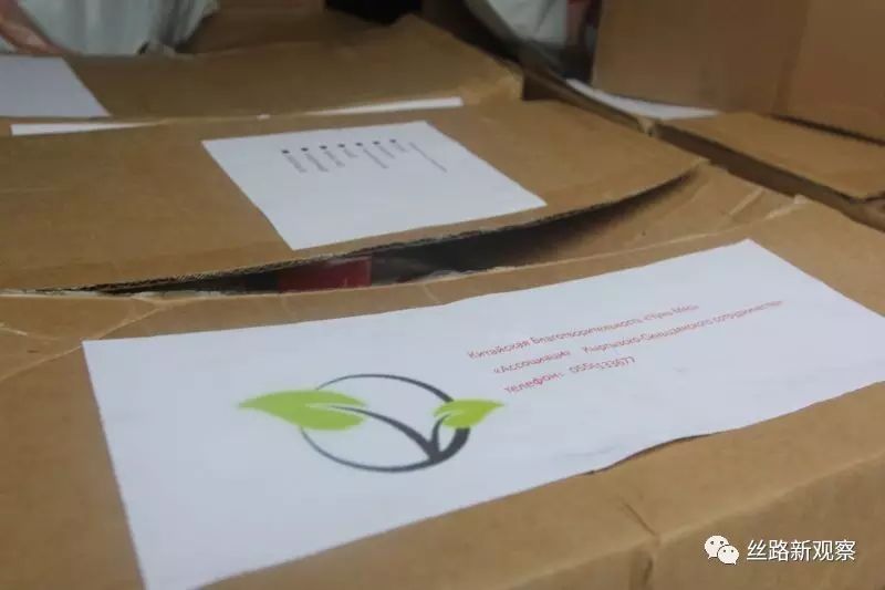 吉国新疆企业社团联合会打造＂春苗慈善＂慰问贫困户