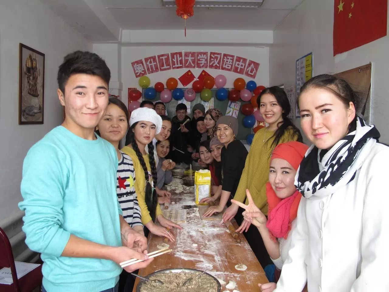 “爱暖冬至 情牵中吉”——奥什国立大学孔子学院举办中国传统节日之冬至文化体验活动